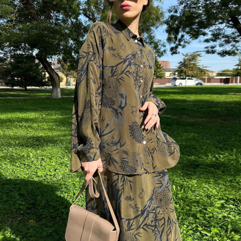 Costum feminin: cămașă cu mâneci lungi și fustă, primăvara 2024, elegant și casual