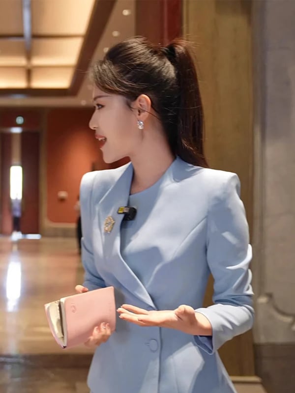 Costum profesional albastru pentru femei, stil elegant și sofisticat, set din două piese