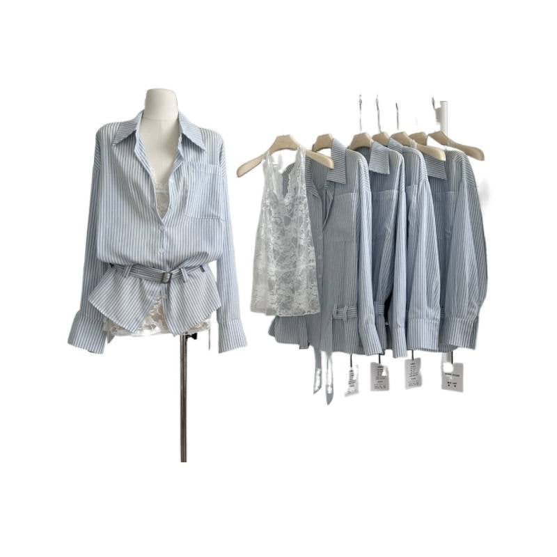 Set pentru femei: bluză în dungi și fustă din dantelă, alb, colecție primăvară, elegant și versatil