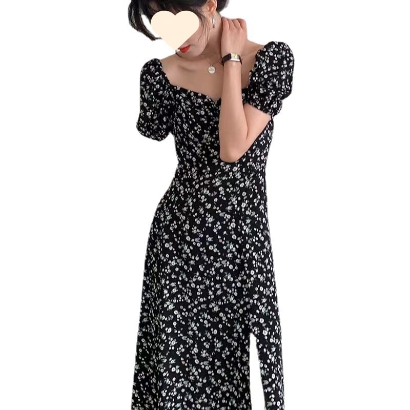 Rochie florală în stil franțuzesc, croială în A-line, decolteu pătrat și mâneci bufante, neagră, lungă, pentru vară