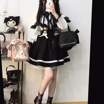 Set din două piese în stil japonez: bluză cu dantelă la tiv și umeri goi, mâneci lungi, și fustă puff Lolita cu funda