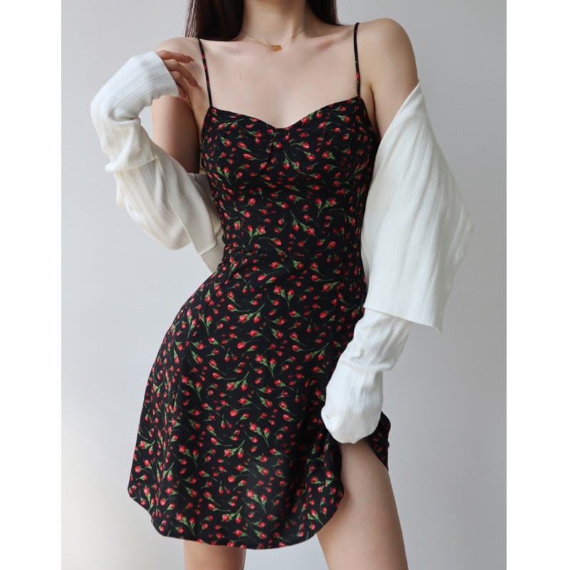 Rochie florală în linie A, fără mâneci, bretele subțiri, decolteu în V, rochie scurtă de plajă