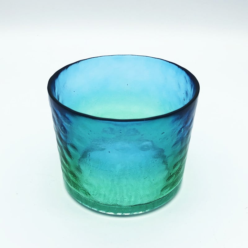 Set japonez de saké cu textură ciocănită, decantor în gradient albastru-păun și încălzitor pentru uz casnic