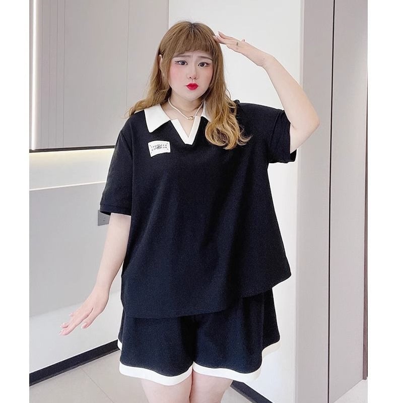 Set sport plus size, croială lejeră și modernă, cu efect slimming vizual, top cu mâneci scurte și șorturi largi