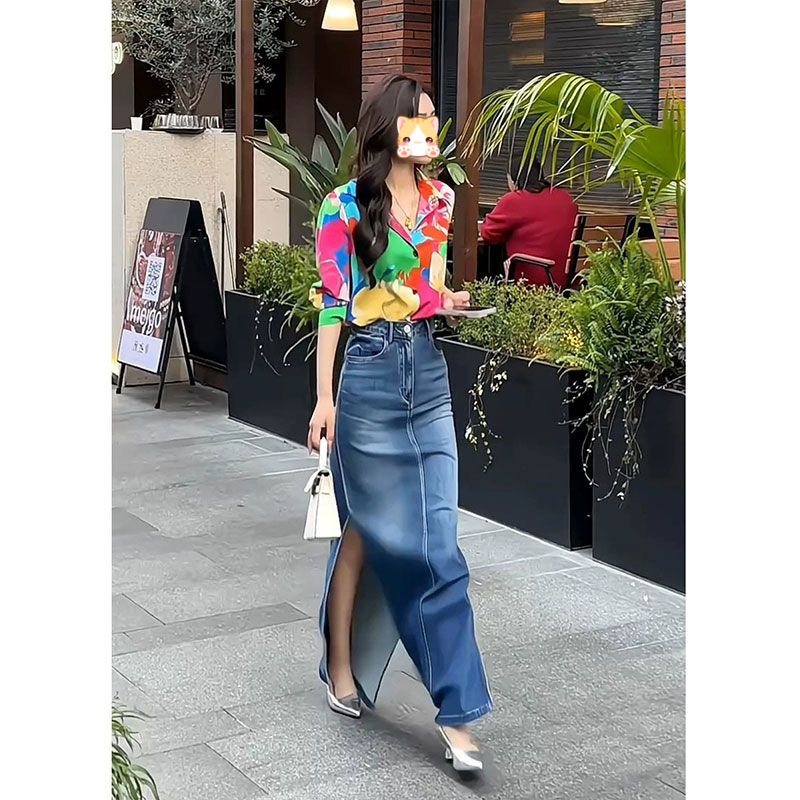 2025 Set: cămașă cu mâneci lungi în imprimeu floral în contrast și fustă din denim cu talie înaltă