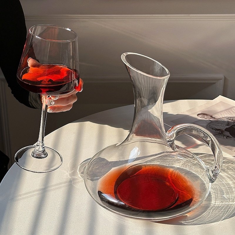 Decantor din sticlă pentru vin roșu cu set de pahare, capacitate 1000 ml, design modern minimalist