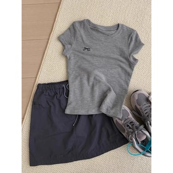 Set pentru femei: top casual în stil coreean și fustă gri în stil workwear