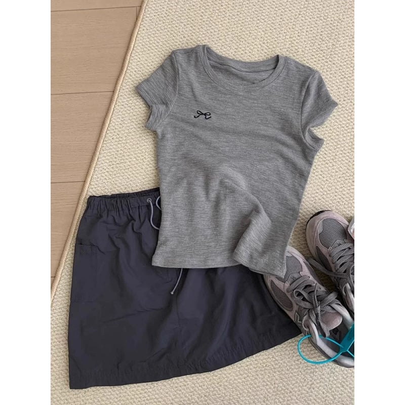 Set pentru femei: top casual în stil coreean și fustă gri în stil workwear