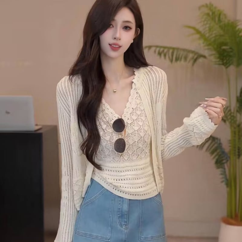 Set din două piese tricotate: cardigan decupat cu perforații și top fără mâneci, stil franțuzesc elegant