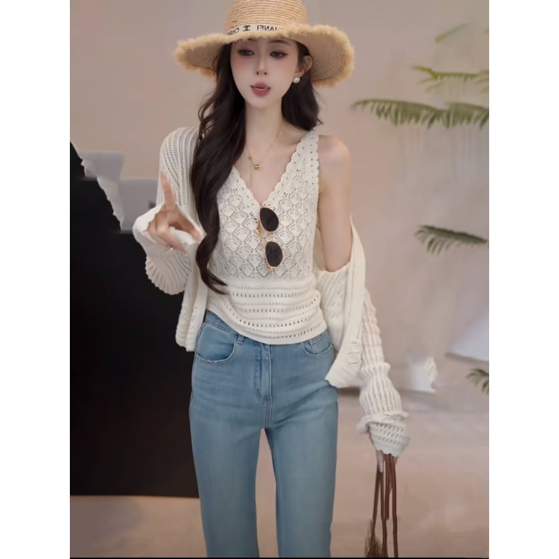 Set din două piese tricotate: cardigan decupat cu perforații și top fără mâneci, stil franțuzesc elegant