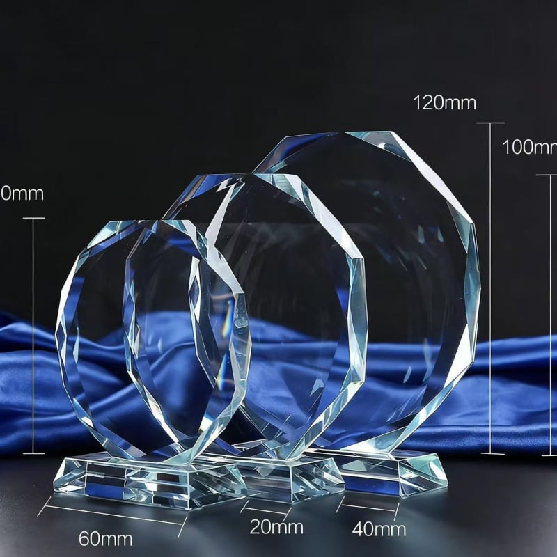 Trofeu din cristal octagonal alb, piesă negravată pentru gravură