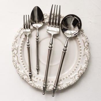 Set de tacâmuri occidentale din oțel inoxidabil 304, cuțit pentru friptură, furculă, lingură și furculiță de desert, linguriță de desert, design retro luxos