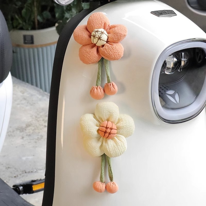 Ornament decorativ din stofă, cu floare, pentru cască și oglinzi