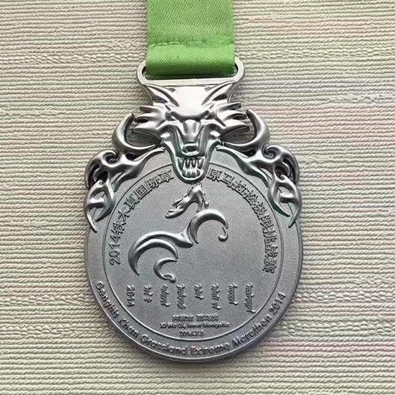 Metalna medalja s dizajnom za commemorativnu obljetničku sportsku manifestaciju i maraton — nagrada i eksponat za izlaganje