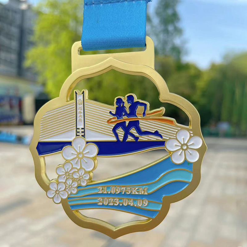 Metalna medalja s dizajnom za commemorativnu obljetničku sportsku manifestaciju i maraton — nagrada i eksponat za izlaganje