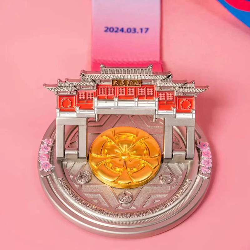 Metalna medalja s dizajnom za commemorativnu obljetničku sportsku manifestaciju i maraton — nagrada i eksponat za izlaganje