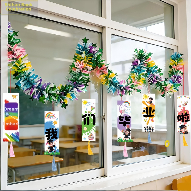 Farebná nástenná dekorácia zo stuhovej girlandy na obrady v materských a základných školách