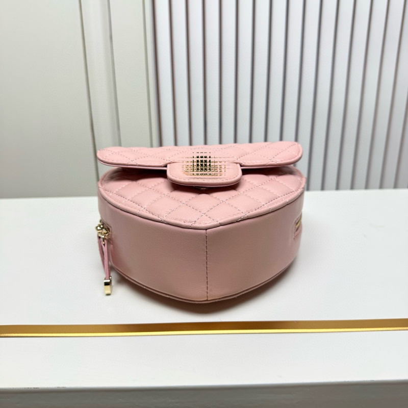 Geantă inimă în stil Chanel, quilt diamantat, curea din lanț, mini geantă pentru telefon