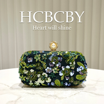 Geantă clutch verde închis cu paiete lucioase brodate cu mărgele, accesoriu elegant pentru femei.