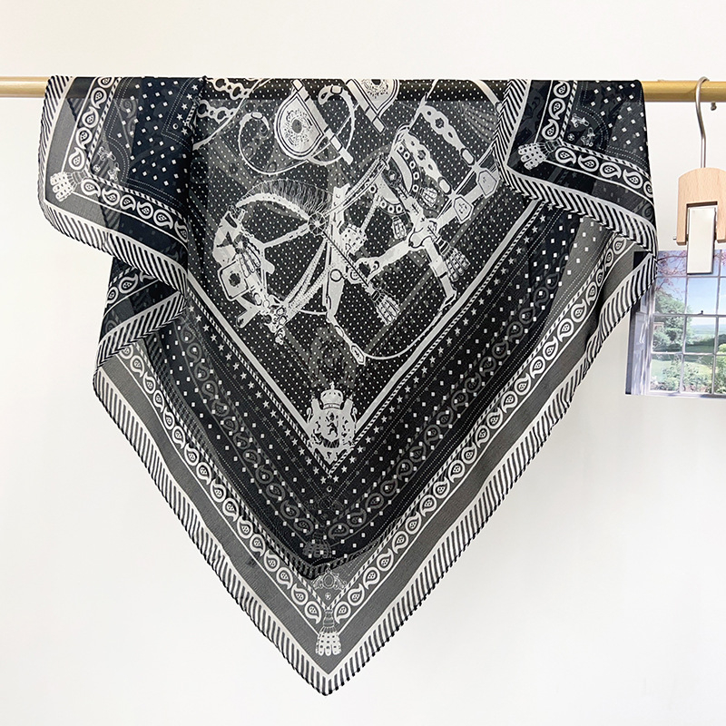 Nyári divat: 70x70 cm-es kvadratikus sál elegáns fonalból, retro színblokkokkal, női nyakra való sál és dekoratív vállkendő tavasz–nyárra
