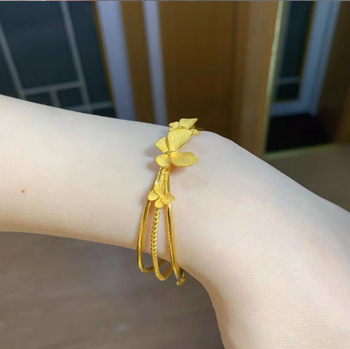 Brățară cu trei fluturi – cupru placat cu aur, design elegant și minimalist
