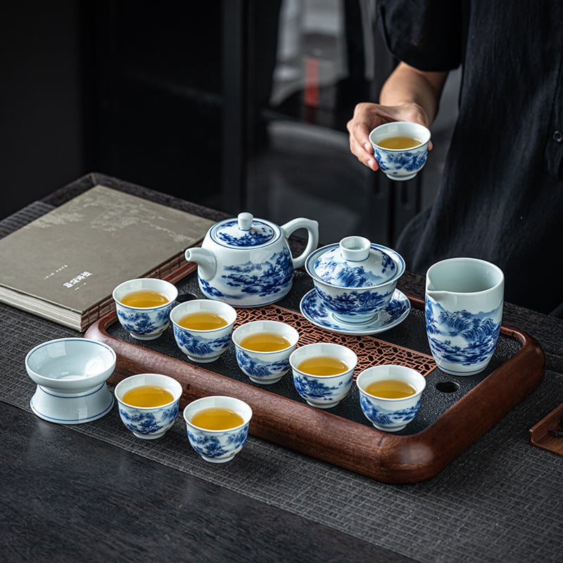 Set ceai Dehua vintage albastru și alb - ceainic din ceramică, gaiwan și cești într-o cutie cadou