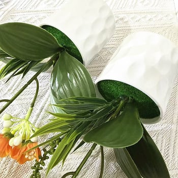 Bonsai cu iasmin cu trei ramuri, nouă flori, în ghiveci mic — plantă artificială de interior pentru decor și fotografie