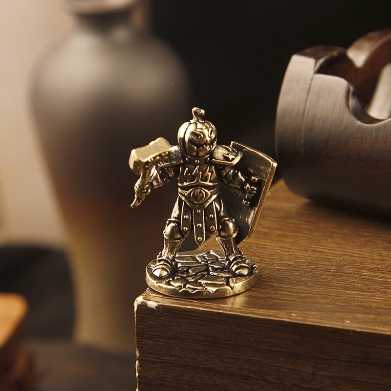 Figurină din alamă – Războinicul dovleac, stil desen animat, decor pentru birou