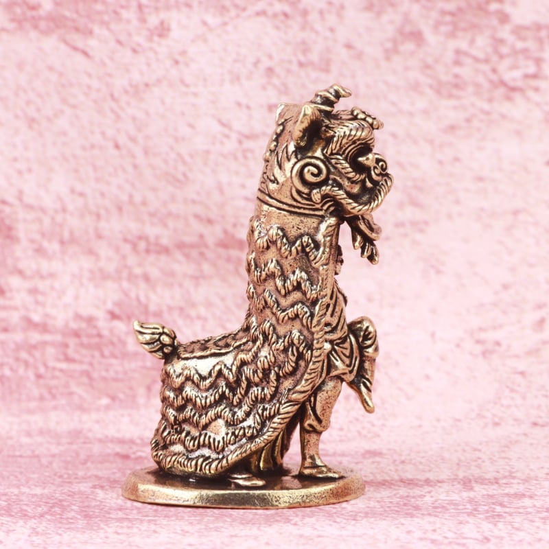 Ornament din alamă cu dansul leului chinezesc, artizanat patinat pentru decor de birou și animale de ceai