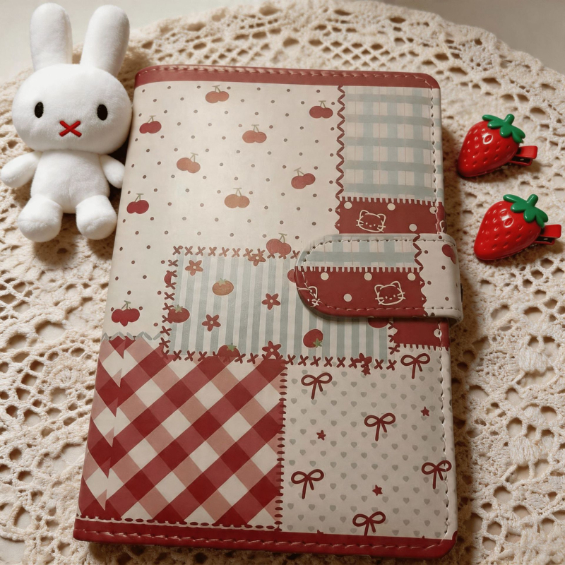 A6-os notesz leválasztható lapokkal, patchwork négyzetekkel és meggy motívummal – aranyos, hordozható napló
