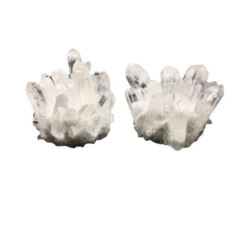Grupe naturale de cristale albe, pietre brute de cristal, ornamente din cristal, aranjamente decorative din cristal demagnetizante