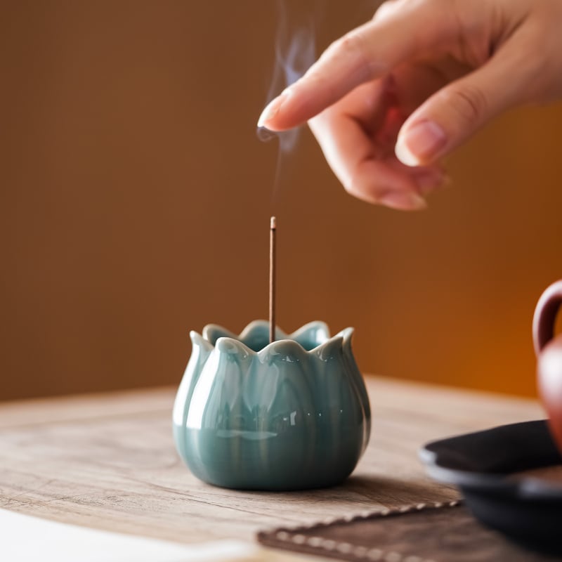 Suport minimalist vertical pentru bețișe de tămâie, pentru uz casnic, arzător ceramic în formă de petală, cu design metalic cu nouă găuri