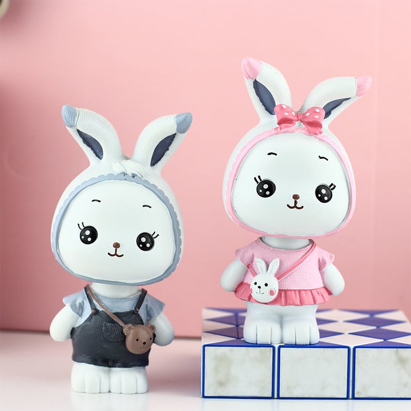 Cuplu iepurași din rășină – figurine decorative pentru casă și ornament pentru mașină