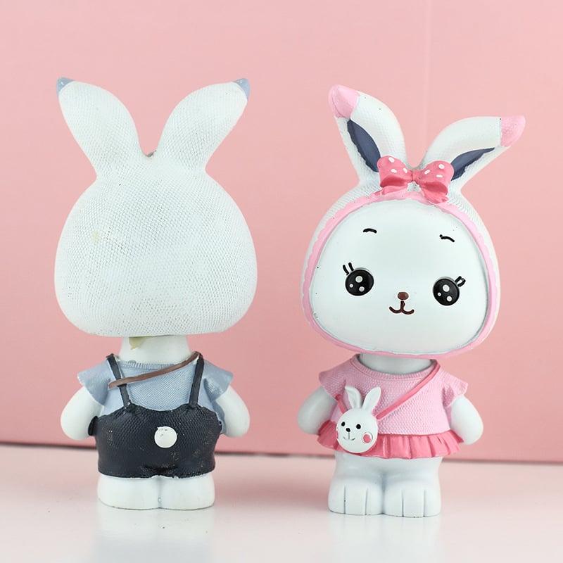 Cuplu iepurași din rășină – figurine decorative pentru casă și ornament pentru mașină