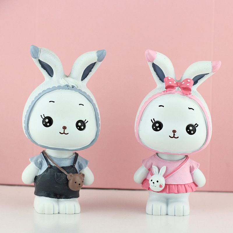 Cuplu iepurași din rășină – figurine decorative pentru casă și ornament pentru mașină