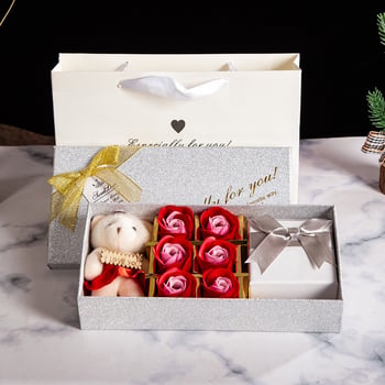Colier într-o cutie cadou cu săpun și trandafir etern – ambalaj creativ cu capac dublu de Ziua Îndrăgostiților