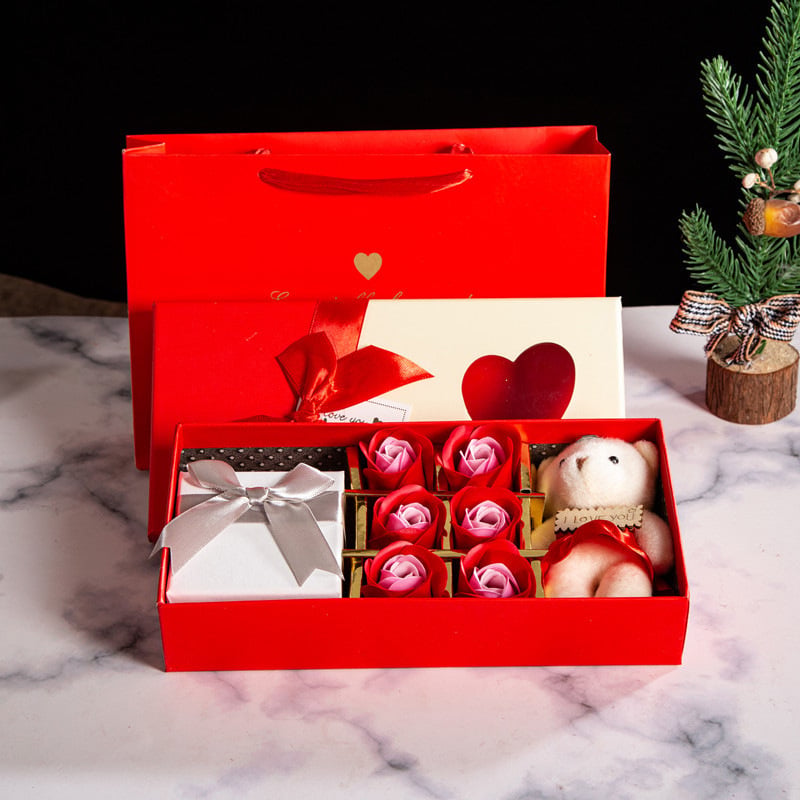 Colier într-o cutie cadou cu săpun și trandafir etern – ambalaj creativ cu capac dublu de Ziua Îndrăgostiților