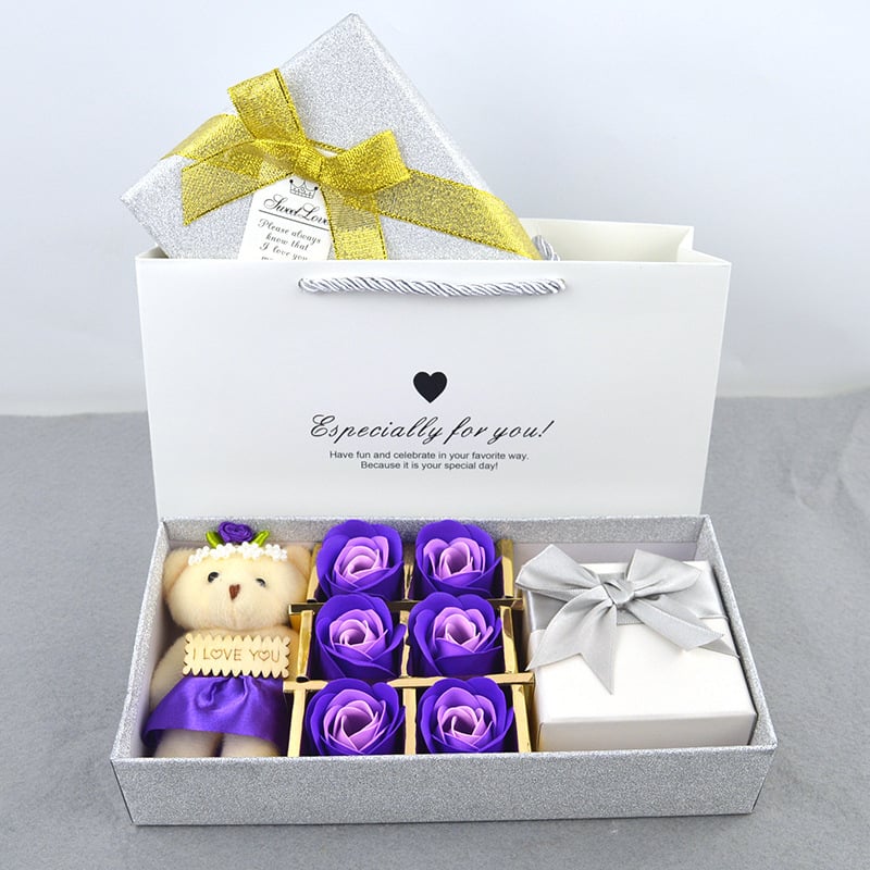 Colier într-o cutie cadou cu săpun și trandafir etern – ambalaj creativ cu capac dublu de Ziua Îndrăgostiților