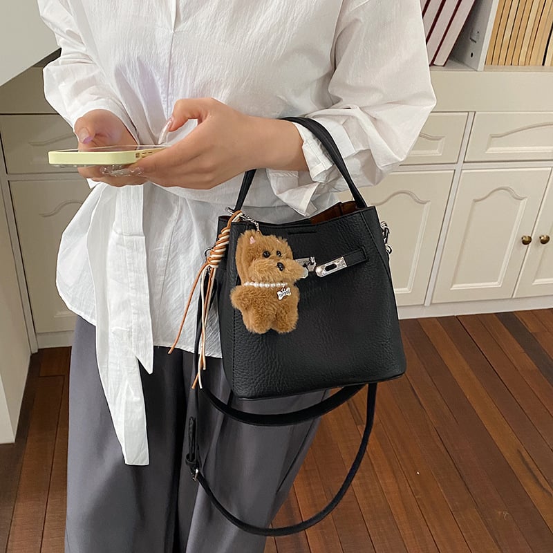 Geantă bucket pentru femei, crossbody, din PU, textură lychee, mărime medie, închidere magnetică, buzunar interior cu fermoar, utilizare zilnică, primăvara 2026.