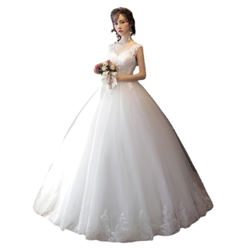 Rochie de mireasă albă, talie înaltă, lungă, croială minimalistă, care flatează silueta, pentru ședințe foto de nuntă în călătorie, model de vară 2026