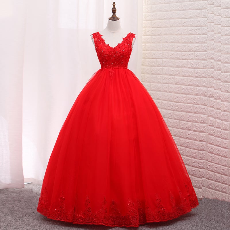 Rochie de mireasă albă, talie înaltă, lungă, croială minimalistă, care flatează silueta, pentru ședințe foto de nuntă în călătorie, model de vară 2026