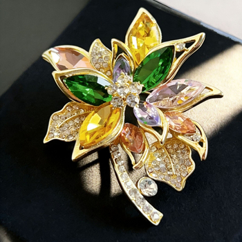 Broșă florală multicoloră, design delicat, unisex