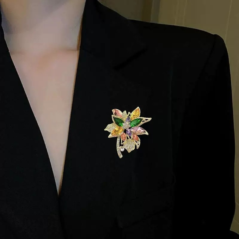 Broșă florală multicoloră, design delicat, unisex