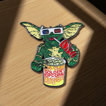 Broșă Popcorn Elf, monstru mic desen animat, design cu litere engleze, pandantiv pentru rucsac și accesorii pentru haine