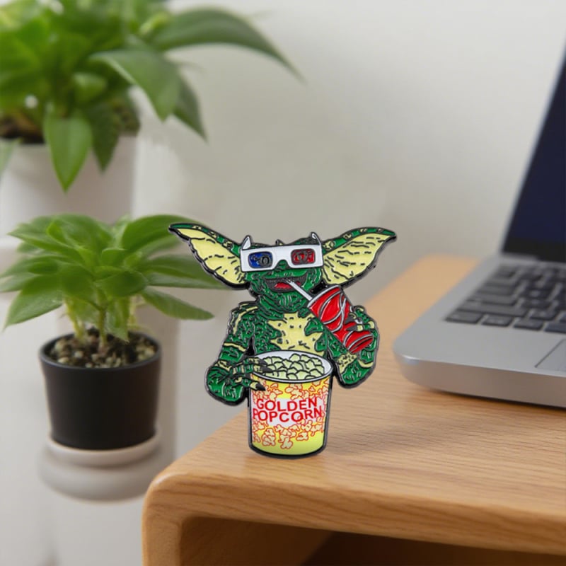 Broșă Popcorn Elf, monstru mic desen animat, design cu litere engleze, pandantiv pentru rucsac și accesorii pentru haine