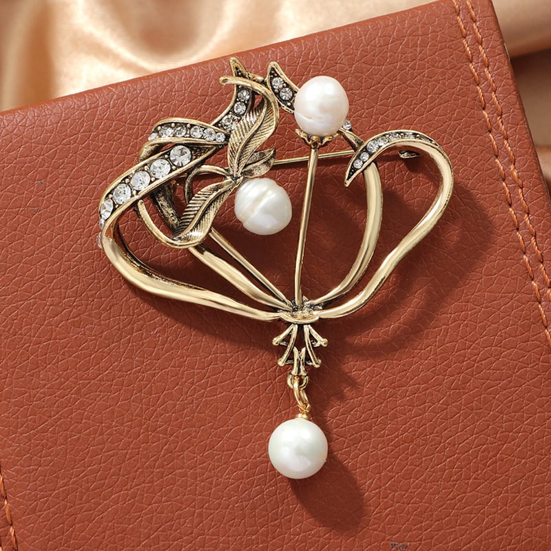 Broșă vintage cu floare de perlă pentru femei – accesoriu elegant pentru pulover și costum