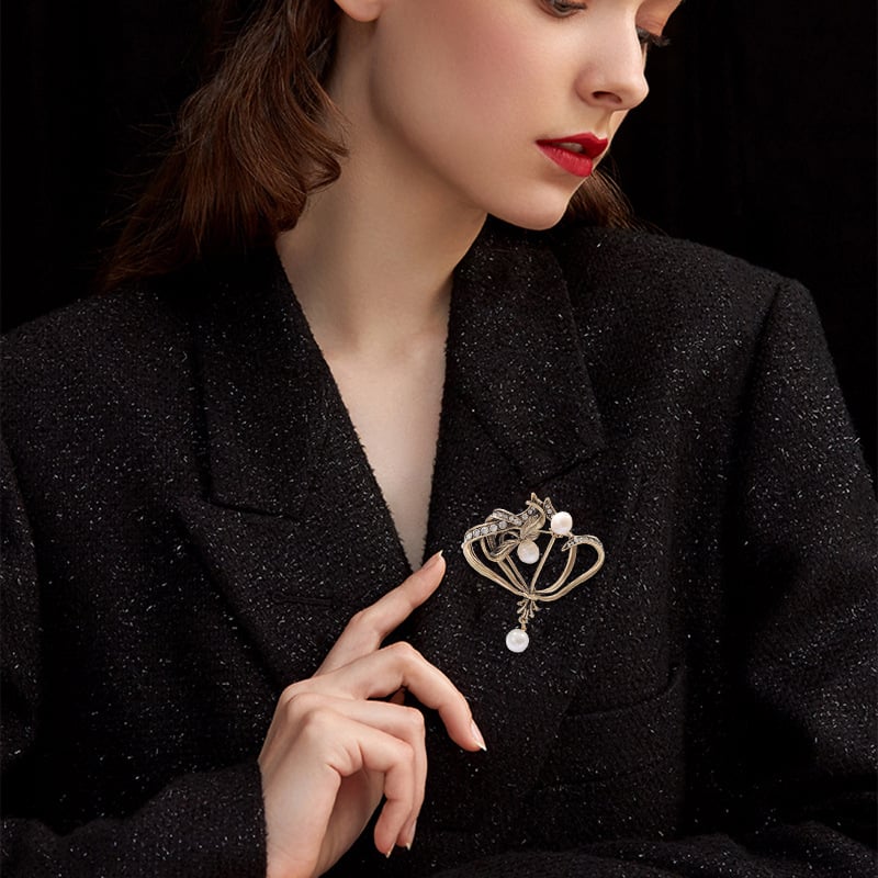 Broșă vintage cu floare de perlă pentru femei – accesoriu elegant pentru pulover și costum