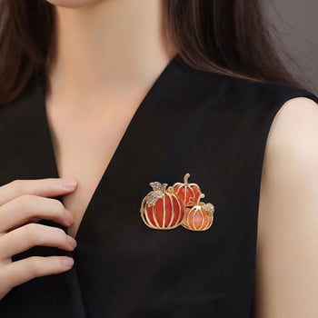Brosa cu dovleac, motiv fructe și legume, încrustări cu diamante, accesoriu de modă de înaltă clasă