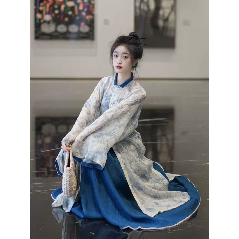 Hanfu nou îmbunătățit cu elemente Han, rochie lungă cu guler înalt în stil Ming, fustă cu bretele, set de trei piese pentru purtare zilnică