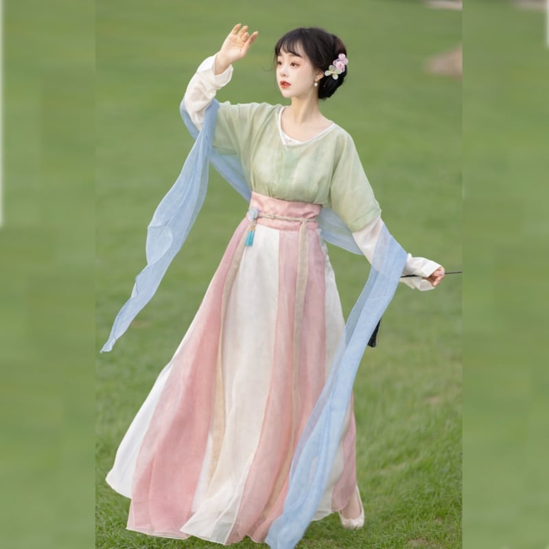Hanfu în stil Tang, ansamblu de primăvară pentru banchet: robă imprimată, top interior cu guler rotund și fustă cu opt panouri pentru purtare zilnică.